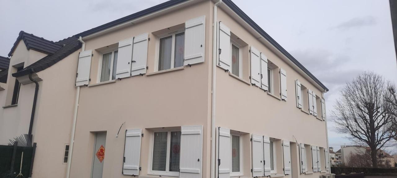 Studio Parking Gratuit Sur Place Claye Souilly Экстерьер фото