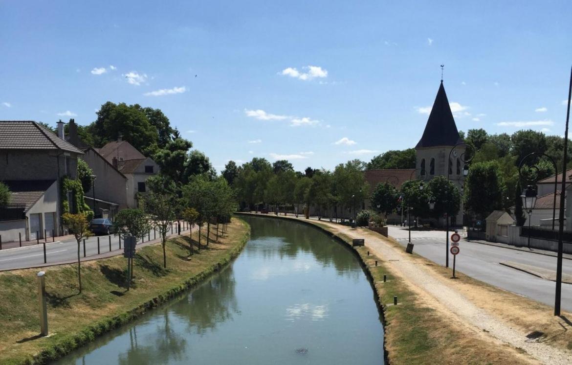 Studio Parking Gratuit Sur Place Claye Souilly Экстерьер фото